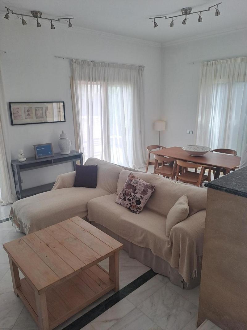 Amorosa Villas Polis ภายนอก รูปภาพ